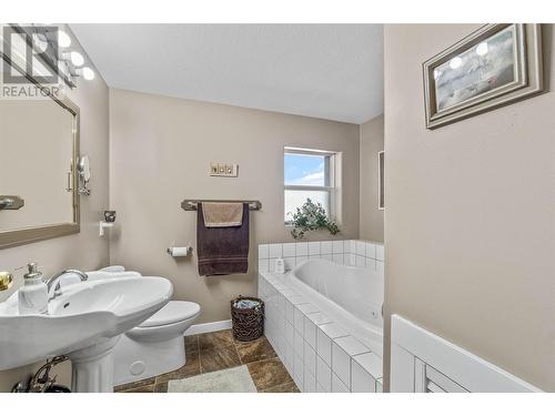 285 Kault Hill Road, Salmon Arm, BC - Indoor Photo Showing Bathroom