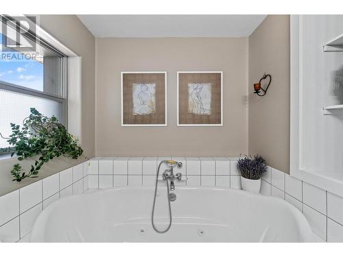 285 Kault Hill Road, Salmon Arm, BC - Indoor Photo Showing Bathroom