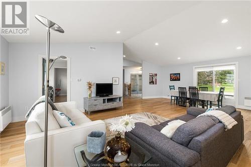 581 Chartersville Rd, Dieppe, NB - Indoor Photo Showing Living Room