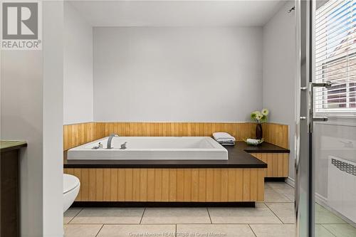 581 Chartersville Rd, Dieppe, NB - Indoor Photo Showing Bathroom