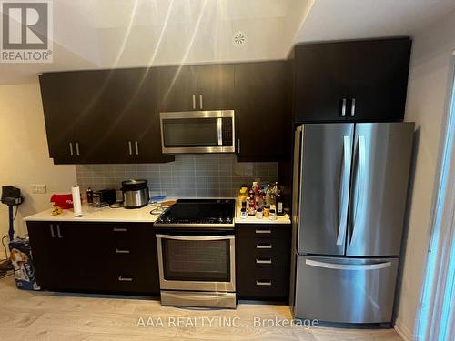 Th55 - 1040 Portage Parkway, Vaughan, ON - Indoor Photo Showing Kitchen