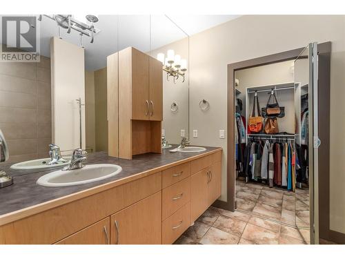 4100 Gallaghers Parkland Drive Unit# 12, Kelowna, BC - Indoor Photo Showing Bathroom