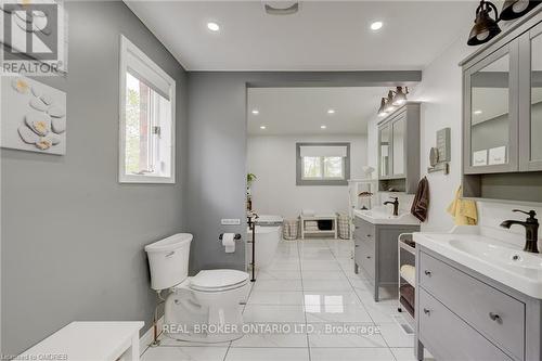 2859 Dominion Road, Fort Erie, ON - Indoor Photo Showing Bathroom