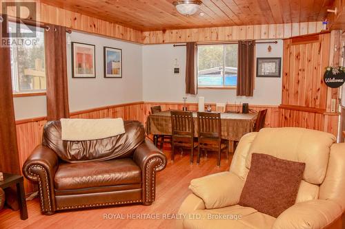 810 4Th Line, Douro-Dummer, ON - Indoor Photo Showing Living Room