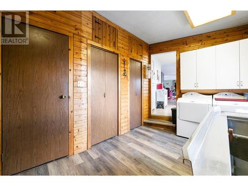 4003 Greaves Road, Eagle Bay, BC - Indoor Photo Showing Laundry Room