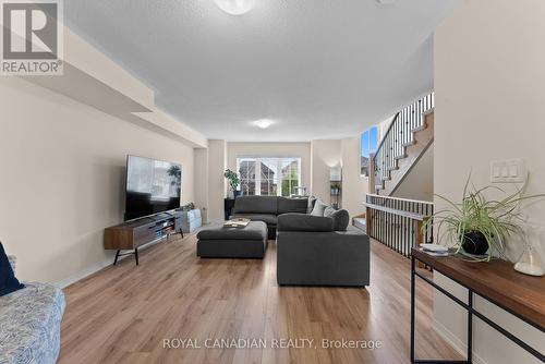 18 Loana Lane, Clarington, ON - Indoor Photo Showing Living Room