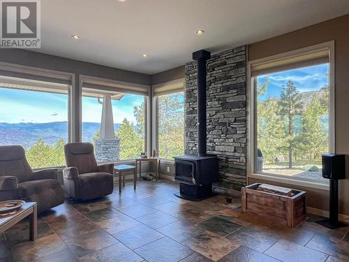 100 Maguire Place, Osoyoos, BC - Indoor Photo Showing Living Room