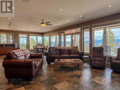 100 Maguire Place, Osoyoos, BC - Indoor Photo Showing Living Room