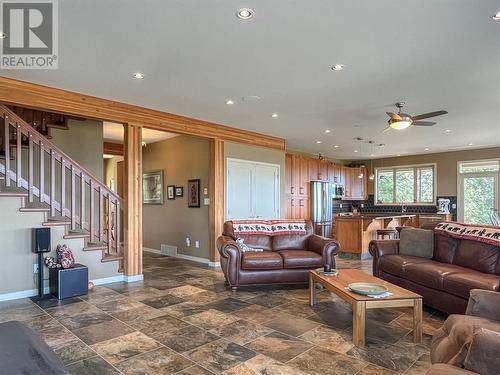 100 Maguire Place, Osoyoos, BC - Indoor Photo Showing Living Room