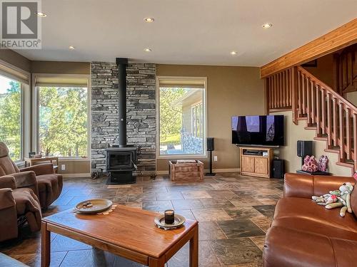 100 Maguire Place, Osoyoos, BC - Indoor Photo Showing Living Room With Fireplace