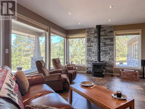 100 Maguire Place, Osoyoos, BC - Indoor Photo Showing Living Room