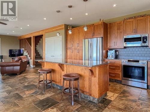 100 Maguire Place, Osoyoos, BC - Indoor Photo Showing Kitchen