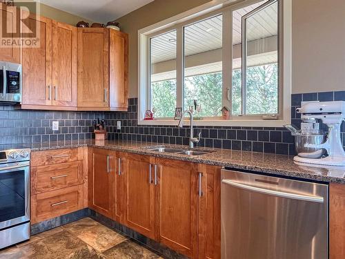 100 Maguire Place, Osoyoos, BC - Indoor Photo Showing Kitchen With Double Sink