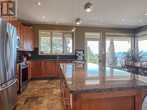 100 Maguire Place, Osoyoos, BC - Indoor Photo Showing Kitchen
