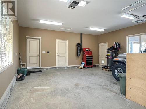 100 Maguire Place, Osoyoos, BC - Indoor Photo Showing Garage