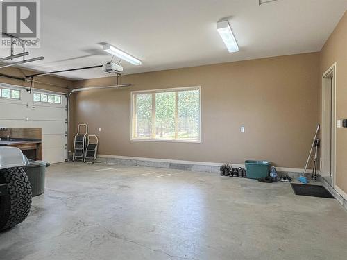 100 Maguire Place, Osoyoos, BC - Indoor Photo Showing Garage