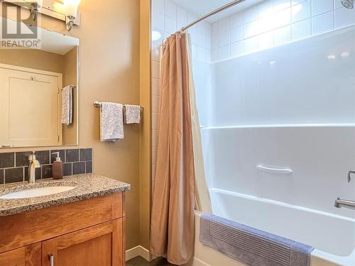 100 Maguire Place, Osoyoos, BC - Indoor Photo Showing Bathroom