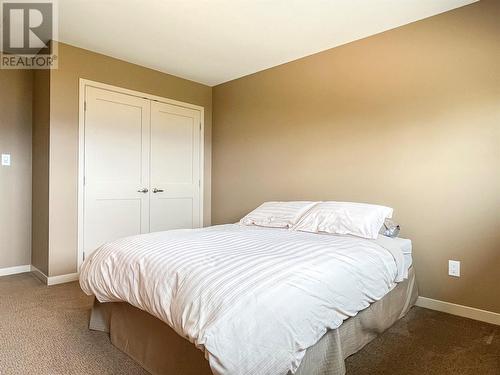 100 Maguire Place, Osoyoos, BC - Indoor Photo Showing Bedroom