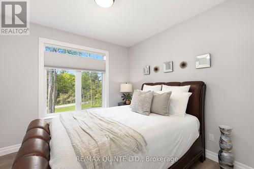 560 Clearview Road, Belleville, ON - Indoor Photo Showing Bedroom