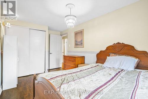 7064 Estoril Road, Mississauga, ON - Indoor Photo Showing Bedroom