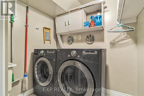 7064 Estoril Road, Mississauga, ON - Indoor Photo Showing Laundry Room