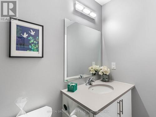 303 - 276 Littlewood Drive, Oakville, ON - Indoor Photo Showing Bathroom