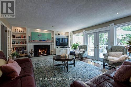 1840 Pine Siskin Court, Mississauga, ON - Indoor Photo Showing Living Room With Fireplace