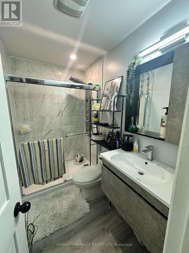 4 - 2403 Lakeshore Boulevard W, Toronto, ON - Indoor Photo Showing Bathroom