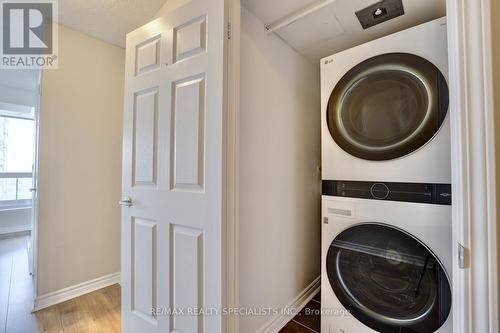1401 - 70 High Park Avenue, Toronto, ON - Indoor Photo Showing Laundry Room