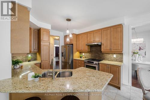 5358 Mallory Road, Mississauga, ON - Indoor Photo Showing Kitchen With Double Sink With Upgraded Kitchen
