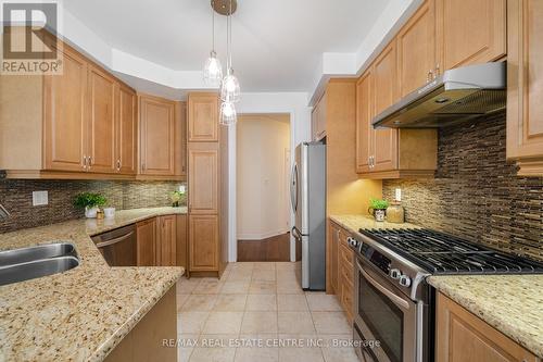 5358 Mallory Road, Mississauga, ON - Indoor Photo Showing Kitchen With Double Sink With Upgraded Kitchen