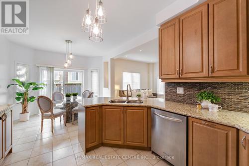5358 Mallory Road, Mississauga, ON - Indoor Photo Showing Kitchen With Double Sink