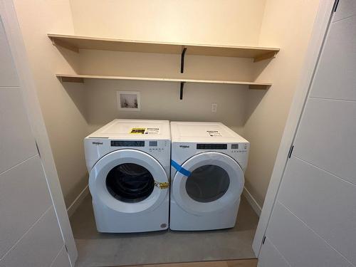 6 - 9 Pine Street, Nelson, BC - Indoor Photo Showing Laundry Room