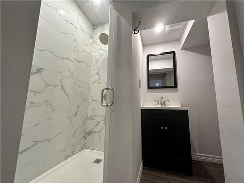 44 Golden Boulevard E|Unit #Basement, Welland, ON - Indoor Photo Showing Bathroom