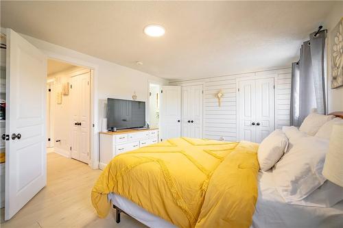 120 Macintosh Drive, Stoney Creek, ON - Indoor Photo Showing Bedroom