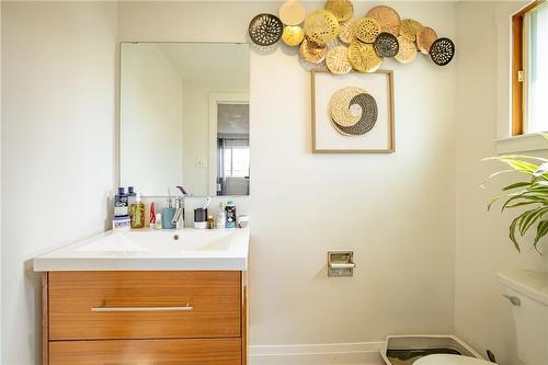 120 Macintosh Drive, Stoney Creek, ON - Indoor Photo Showing Bathroom