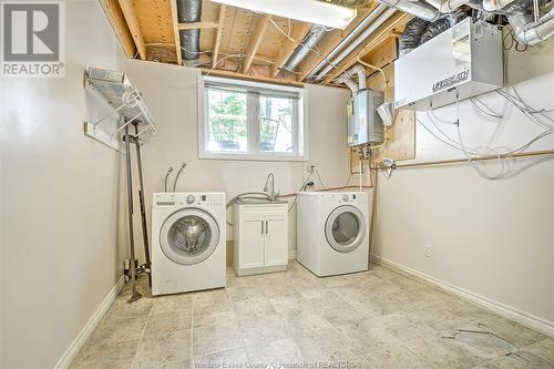 3566 Whiteside Drive, Windsor, ON - Indoor Photo Showing Laundry Room