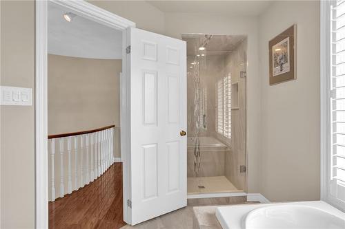 1019 Old Mohawk Road, Ancaster, ON - Indoor Photo Showing Bathroom
