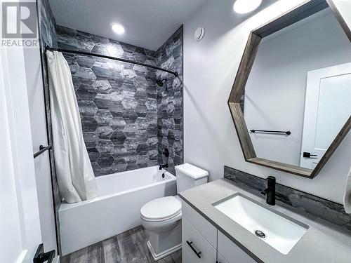 1416 108 Avenue, Dawson Creek, BC - Indoor Photo Showing Bathroom