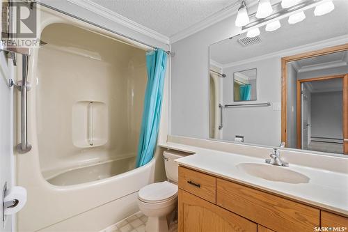 208 910 9Th Street E, Saskatoon, SK - Indoor Photo Showing Bathroom