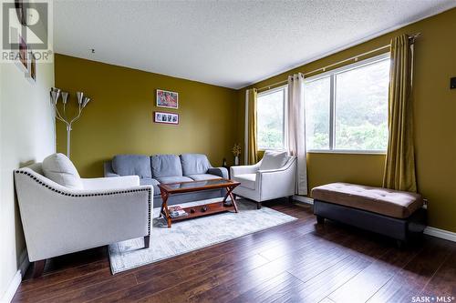 197 Acadia Court, Saskatoon, SK - Indoor Photo Showing Living Room