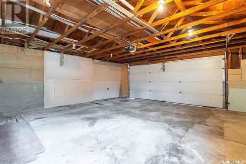 197 Acadia Court, Saskatoon, SK - Indoor Photo Showing Garage