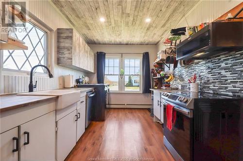 515 Salisbury Rd, Moncton, NB - Indoor Photo Showing Kitchen With Upgraded Kitchen