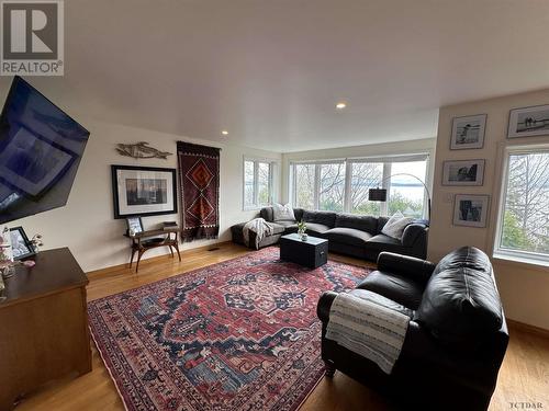 709 Foster St, Temiskaming Shores, ON - Indoor Photo Showing Living Room