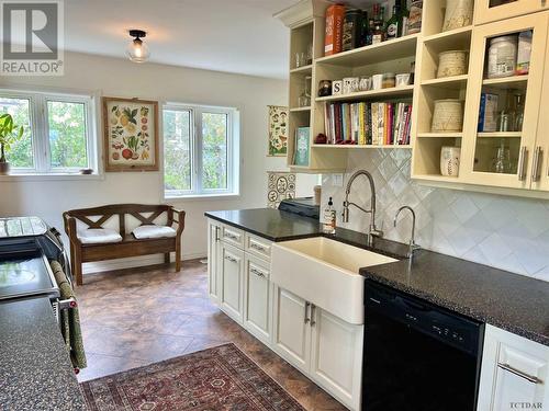 709 Foster St, Temiskaming Shores, ON - Indoor Photo Showing Kitchen