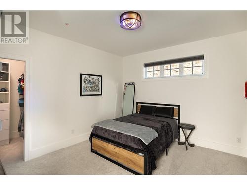 1717 Fawn Run Drive, Kelowna, BC - Indoor Photo Showing Bedroom