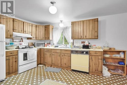 14482 Eight Mile Road, Middlesex Centre (Arva), ON - Indoor Photo Showing Kitchen