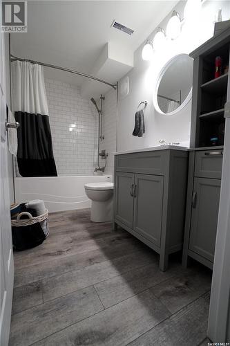 1645 3Rd Street, Estevan, SK - Indoor Photo Showing Bathroom