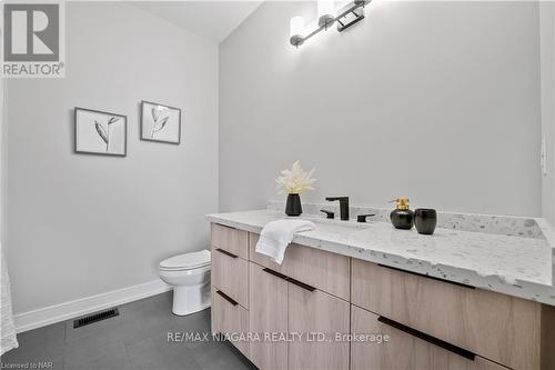 3844 Nigh Road, Fort Erie, ON - Indoor Photo Showing Bathroom