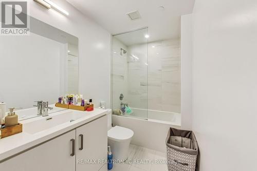 711 - 38 Honeycrisp Crescent, Vaughan, ON - Indoor Photo Showing Bathroom